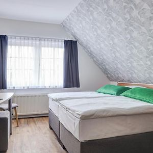 Standard Zimmer mit Kingsize-Bett